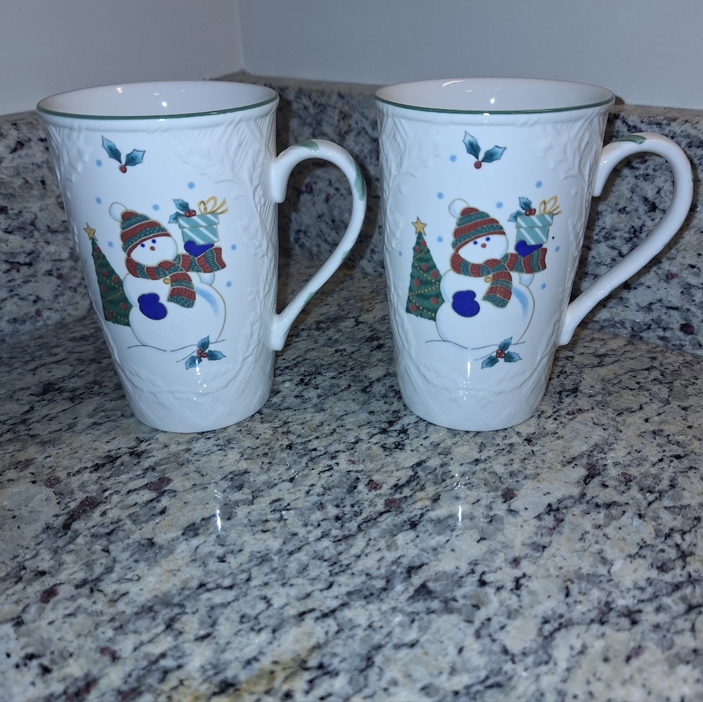 Vintage Mikasa Coffee Mugs~English Countryside ~Winter Scene~Cup~Snowman~Holiday